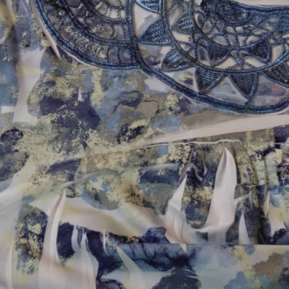 World Unity Women's OX (14-16) blue Tye-Dye Rhinestones Intricate Lace Top - Picture 9 of 9